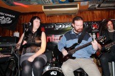 BIOSFEAR EN UN MOMENTO DE SU DIRECTO. FOTO: ROCKCULTURA WEB SITE