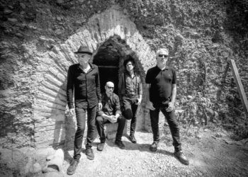 LAGARTIJA NICK PUBLICA «EL SIGNO DE LOS TIEMPOS» ADELANTO DE SU PRÓXIMO DISCO EN DIRECTO.