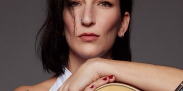 NEUS FERRI LANZA SU NUEVO SINGLE DE ADELANTO «FUERA»