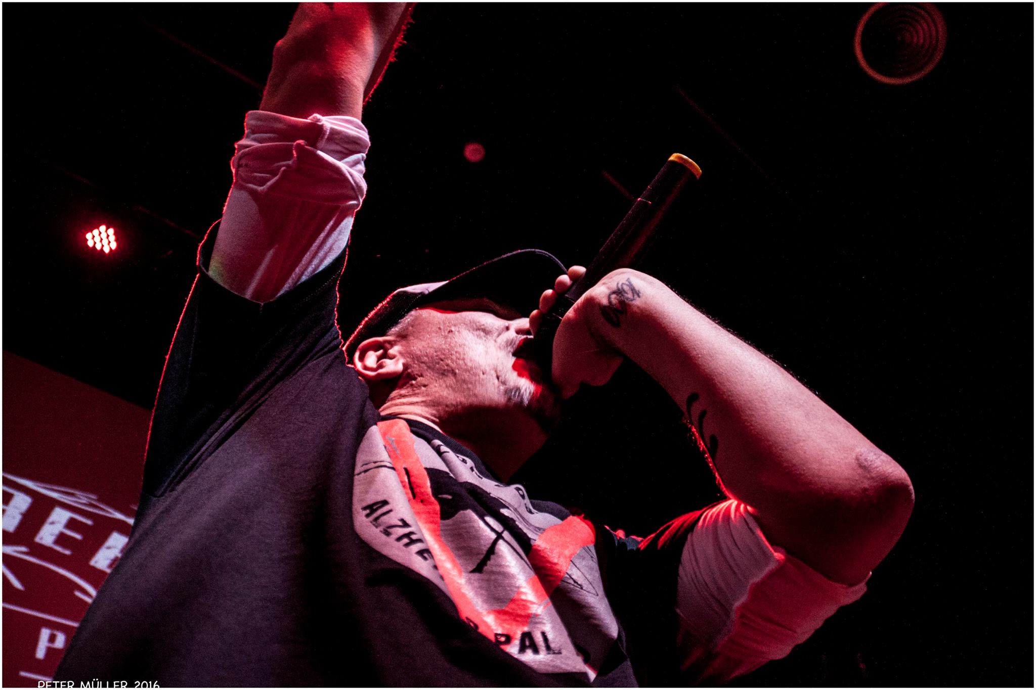 DEF CON DOS. SALA GREEN IRISH PUB. ALCALÁ DE HENARES. MADRID