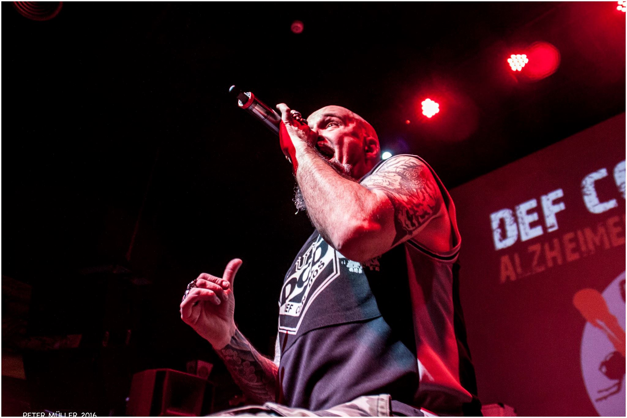 DEF CON DOS. SALA GREEN IRISH PUB. ALCALÁ DE HENARES. MADRID