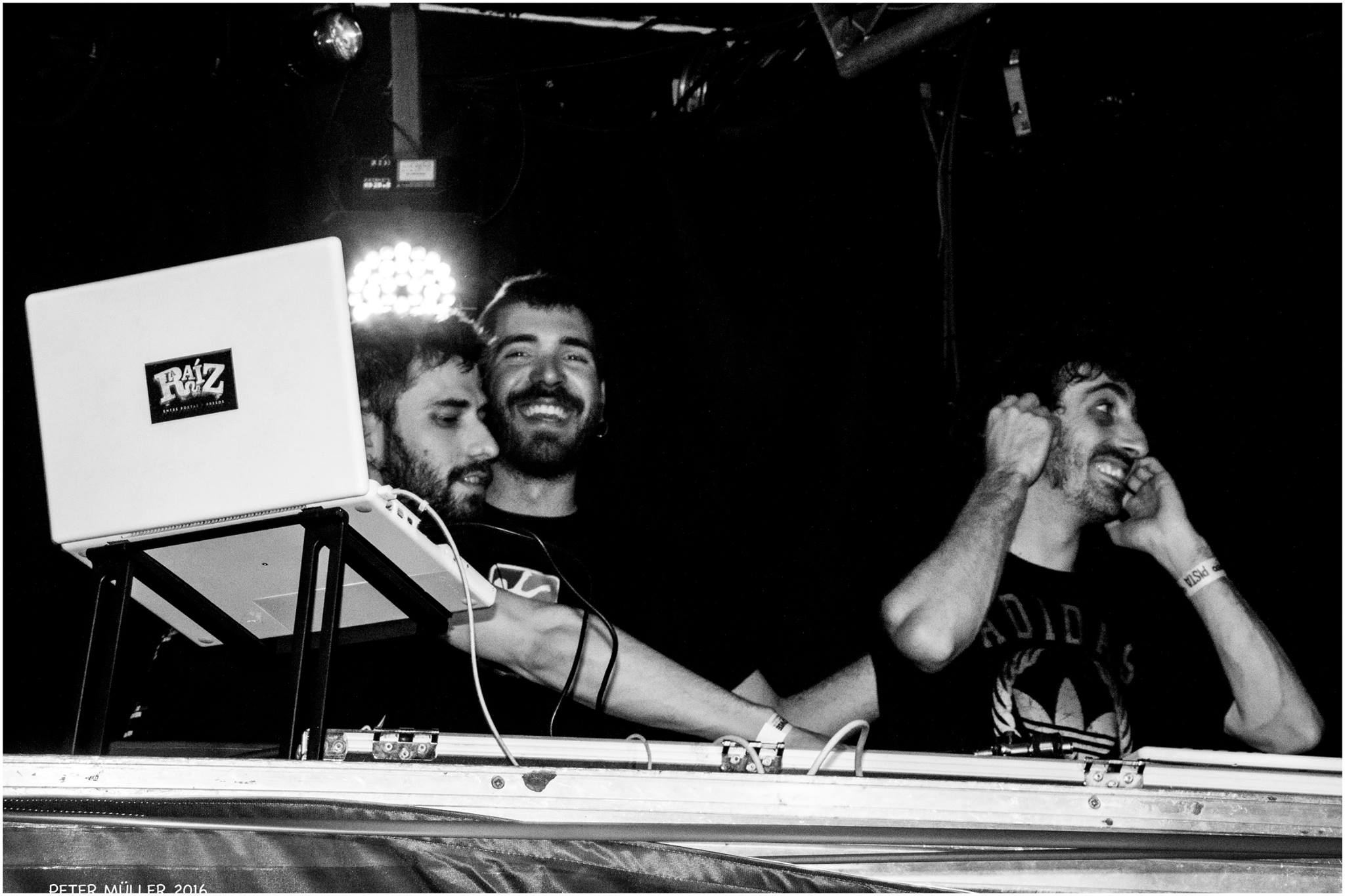 LA RAÍZ + AUXILI. SALA PENÉLOPE. MADRID