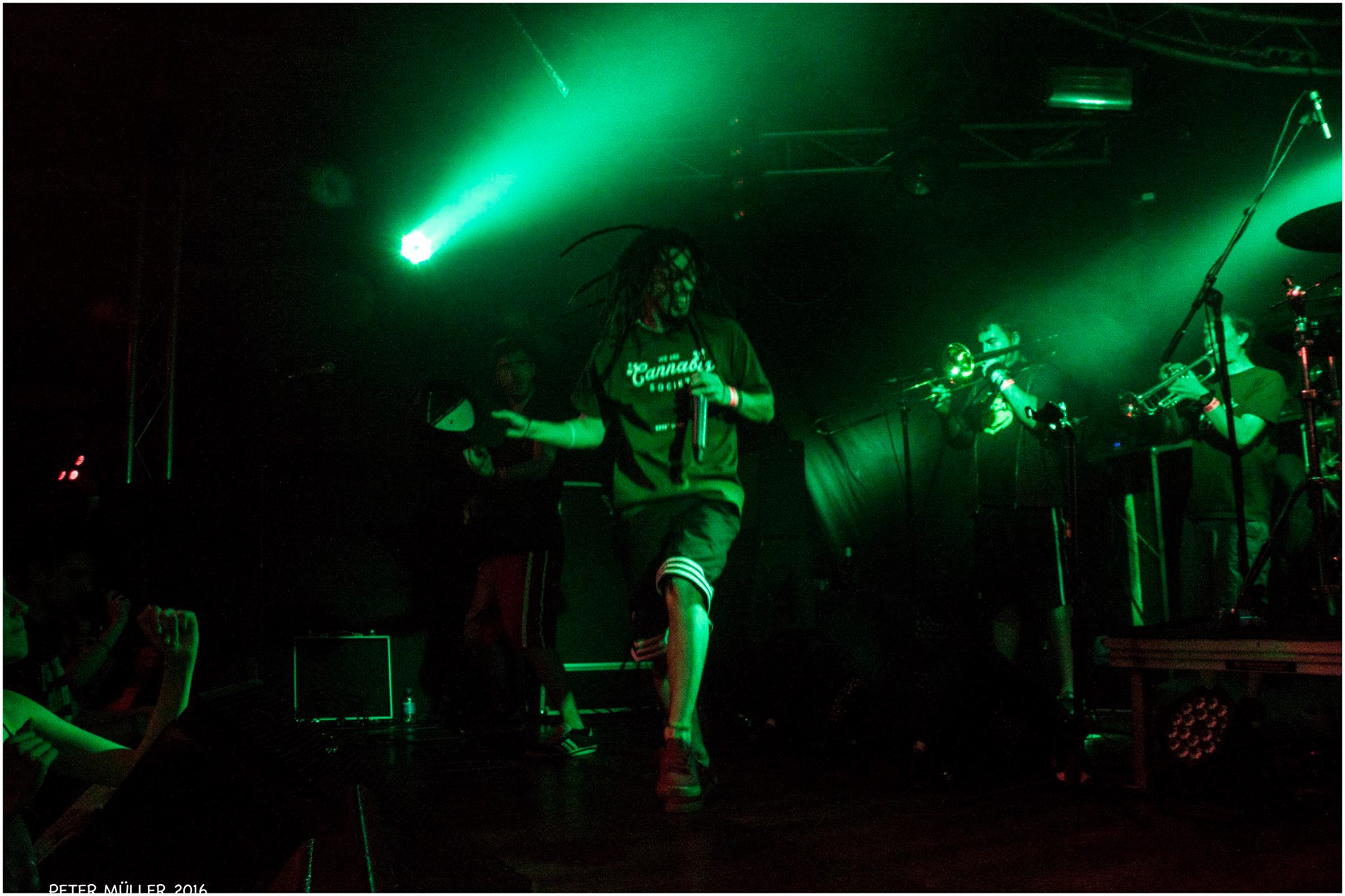 LA RAÍZ + AUXILI. SALA PENÉLOPE. MADRID