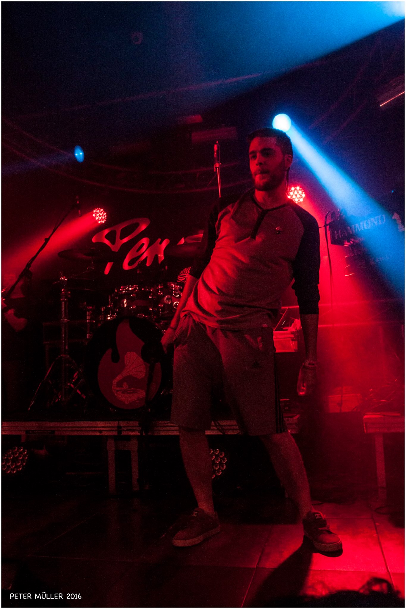 LA RAÍZ + AUXILI. SALA PENÉLOPE. MADRID