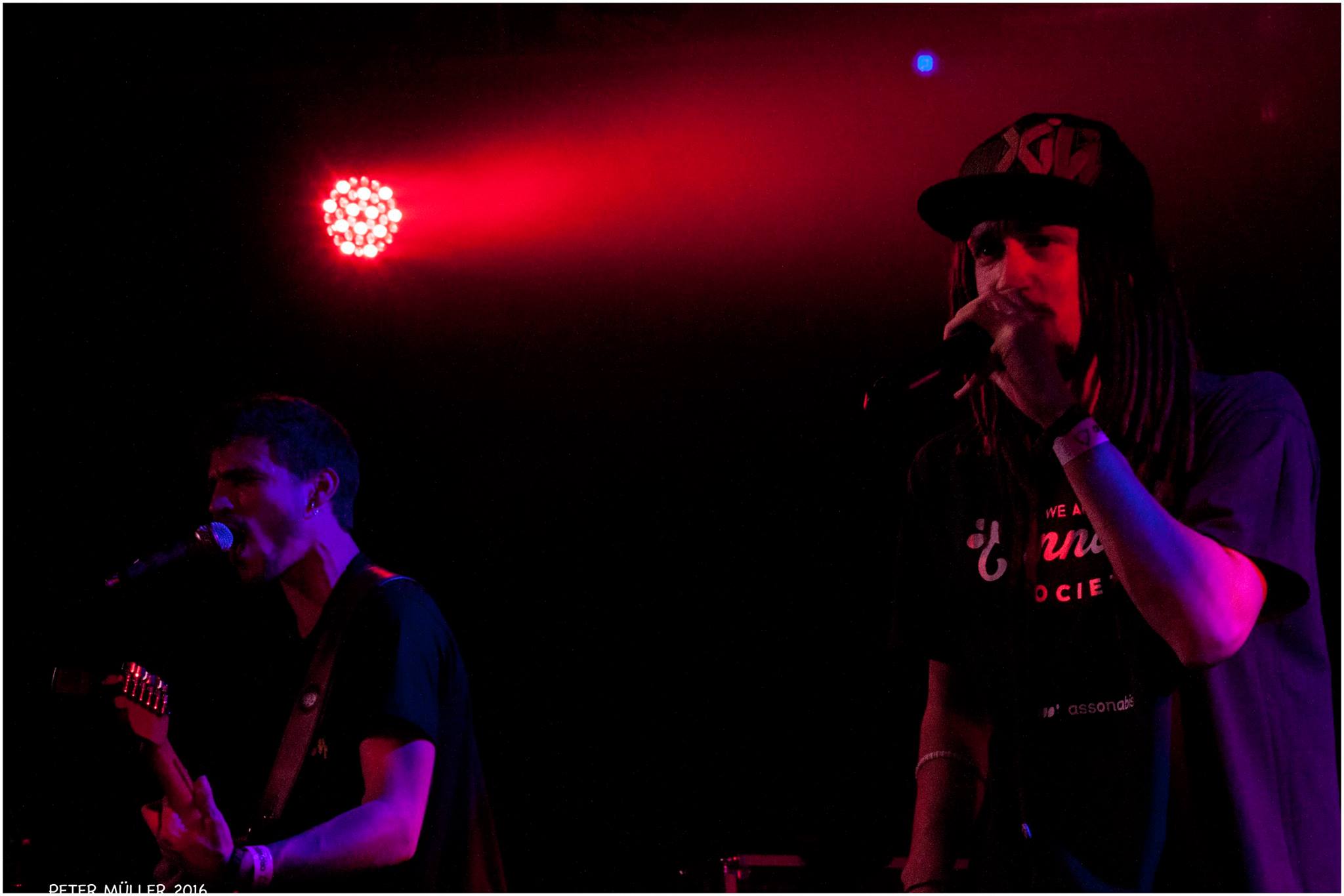 LA RAÍZ + AUXILI. SALA PENÉLOPE. MADRID