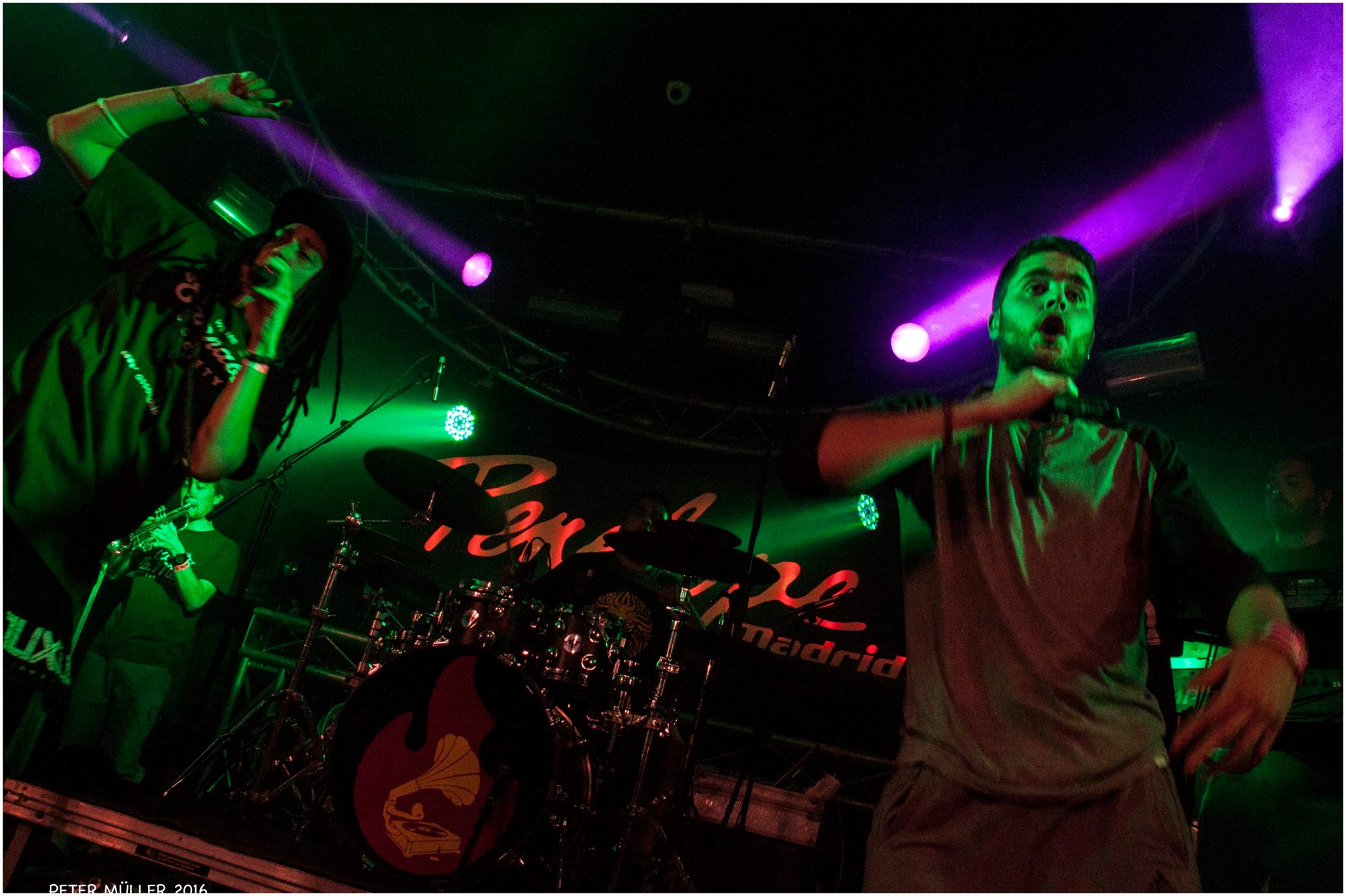 LA RAÍZ + AUXILI. SALA PENÉLOPE. MADRID