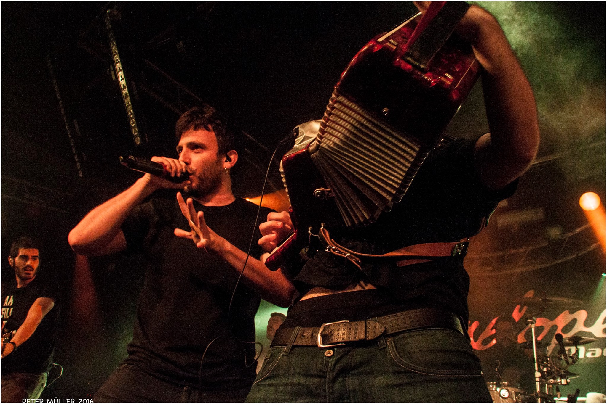 LA RAÍZ + AUXILI. SALA PENÉLOPE. MADRID