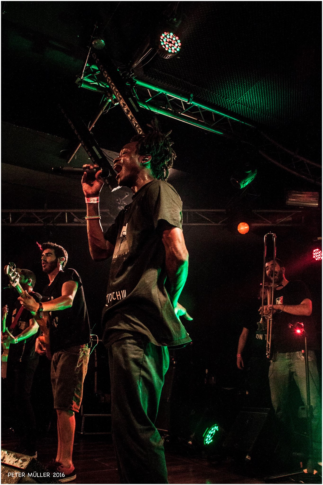 LA RAÍZ + AUXILI. SALA PENÉLOPE. MADRID