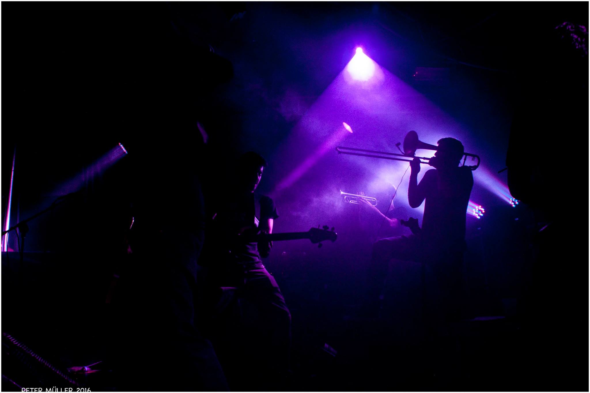 LA RAÍZ + AUXILI. SALA PENÉLOPE. MADRID