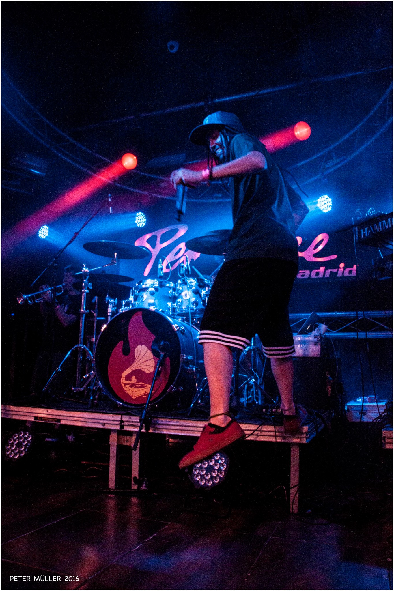 LA RAÍZ + AUXILI. SALA PENÉLOPE. MADRID