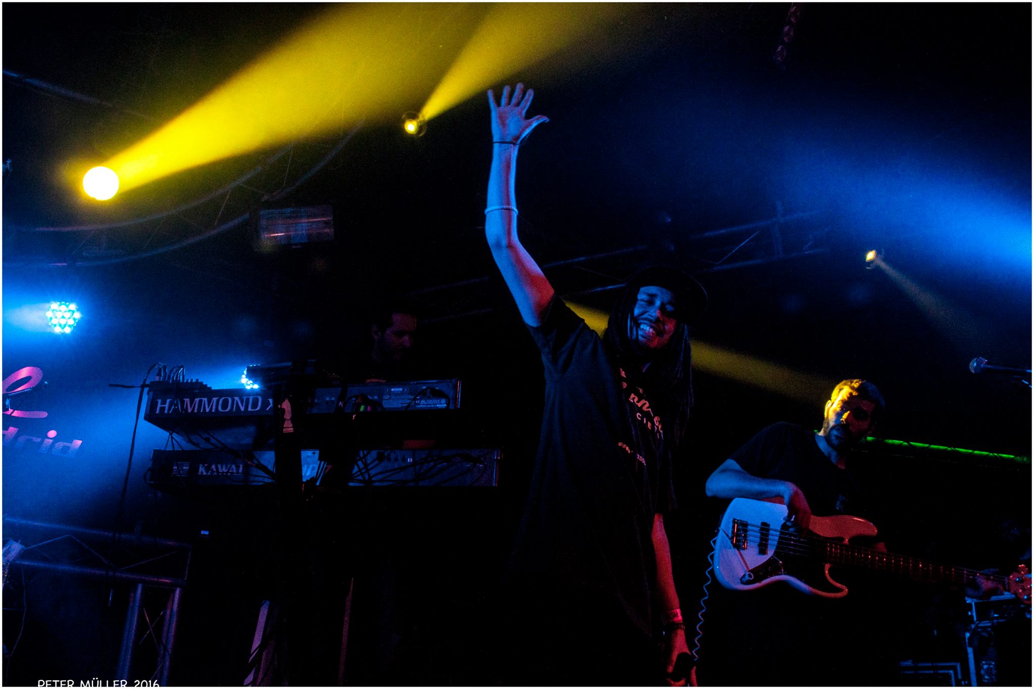 LA RAÍZ + AUXILI. SALA PENÉLOPE. MADRID