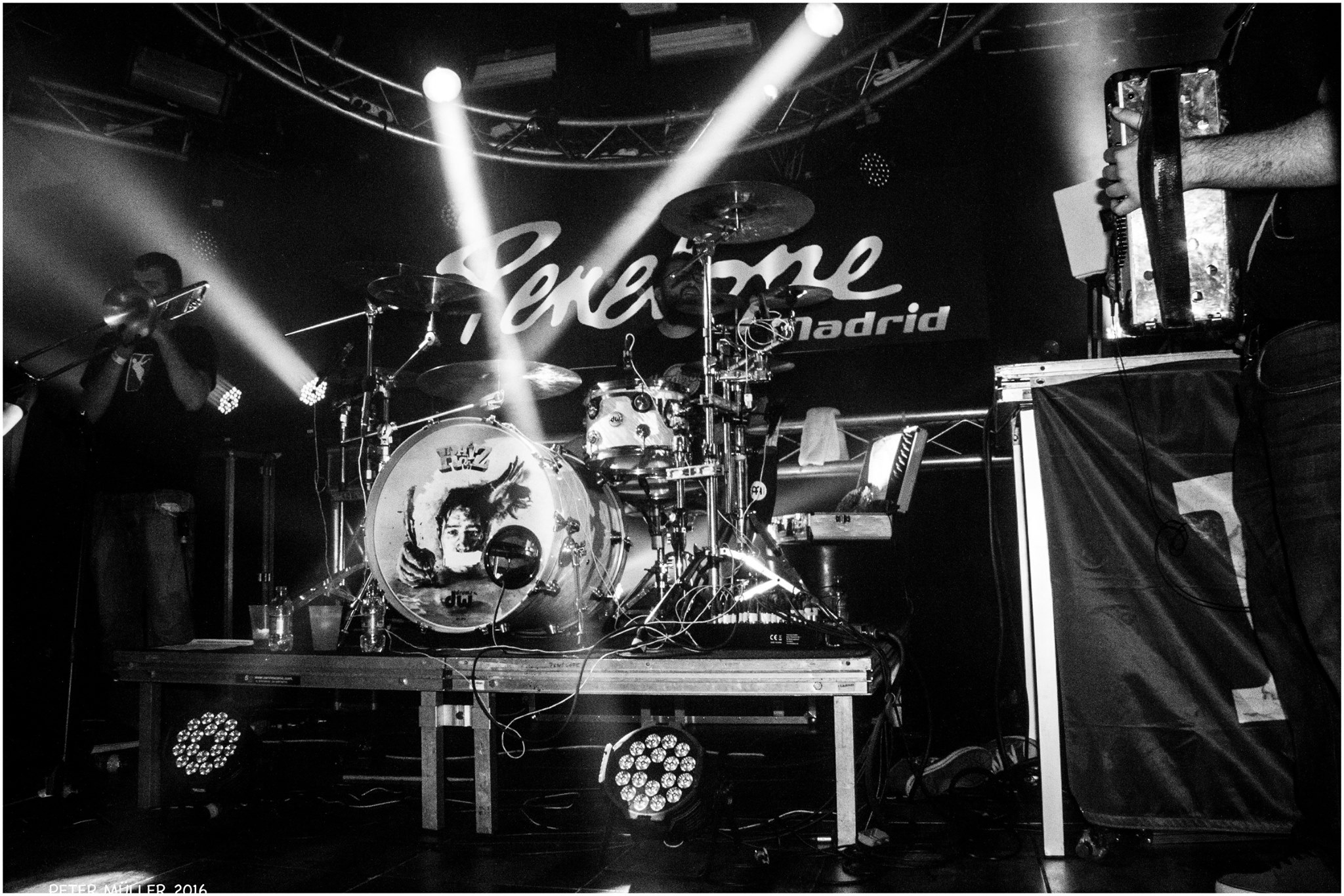 LA RAÍZ + AUXILI. SALA PENÉLOPE. MADRID