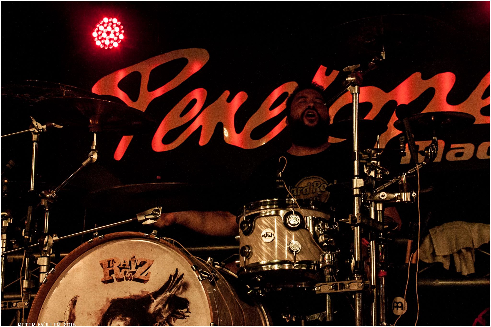 LA RAÍZ + AUXILI. SALA PENÉLOPE. MADRID