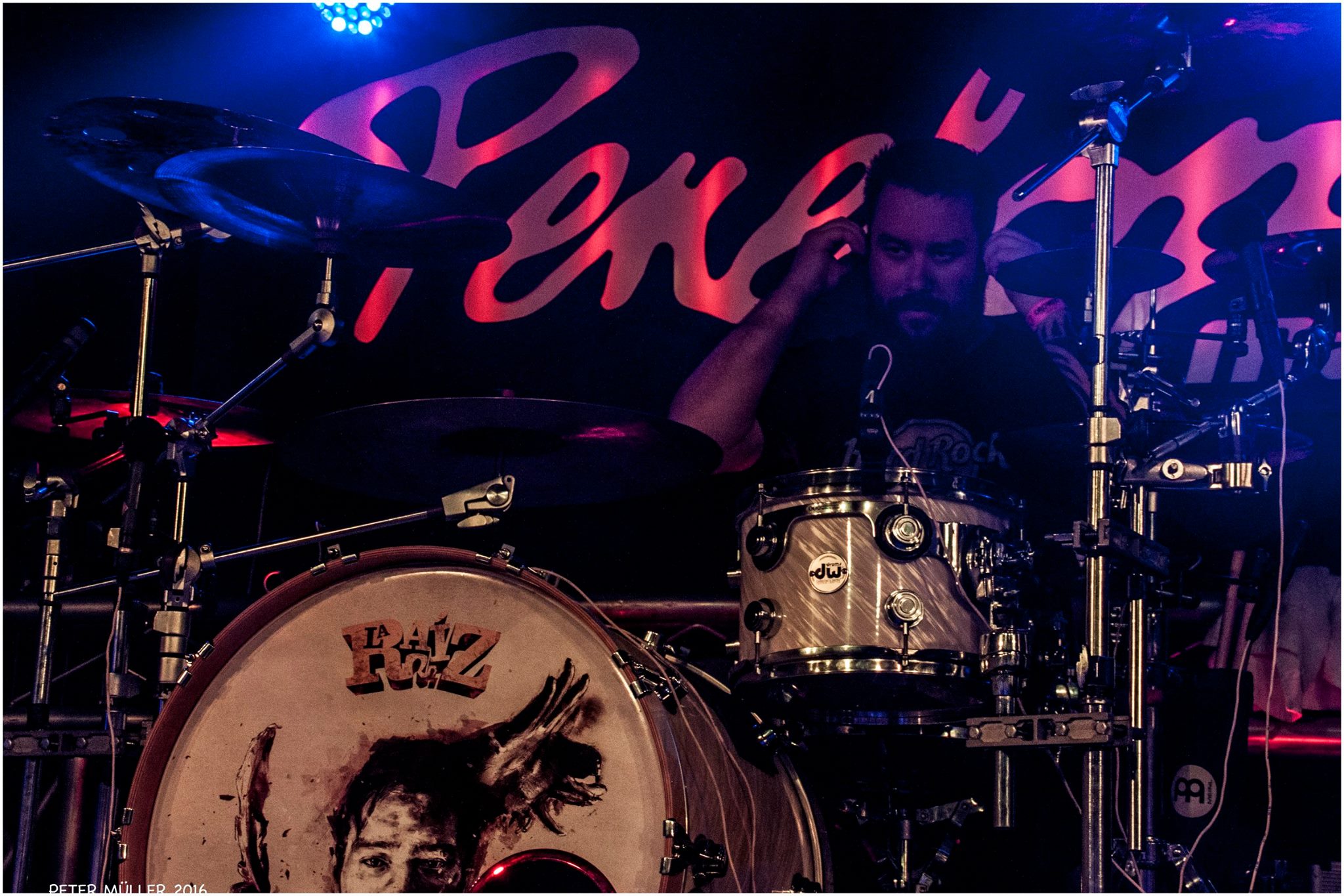 LA RAÍZ + AUXILI. SALA PENÉLOPE. MADRID