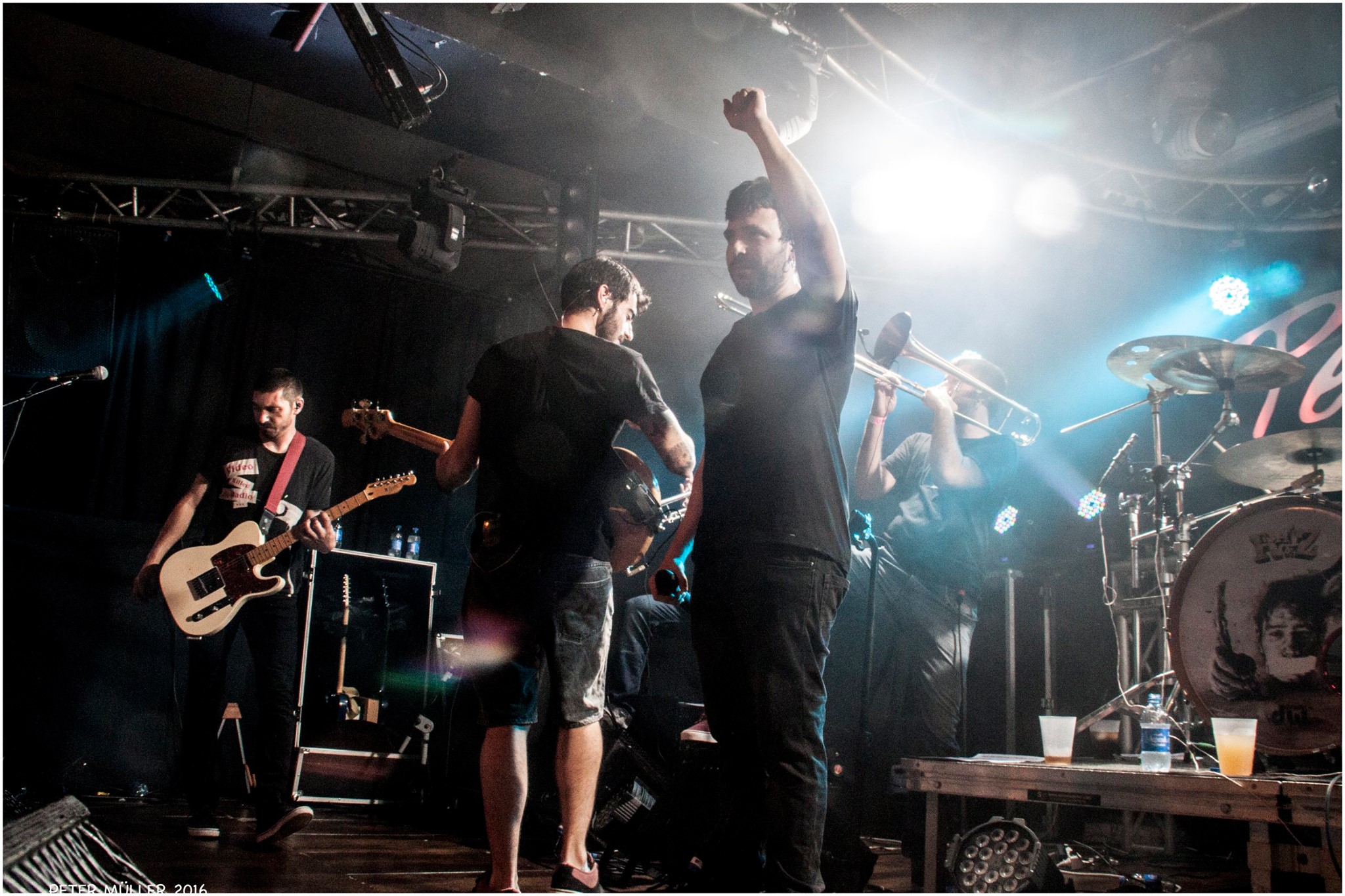 LA RAÍZ + AUXILI. SALA PENÉLOPE. MADRID