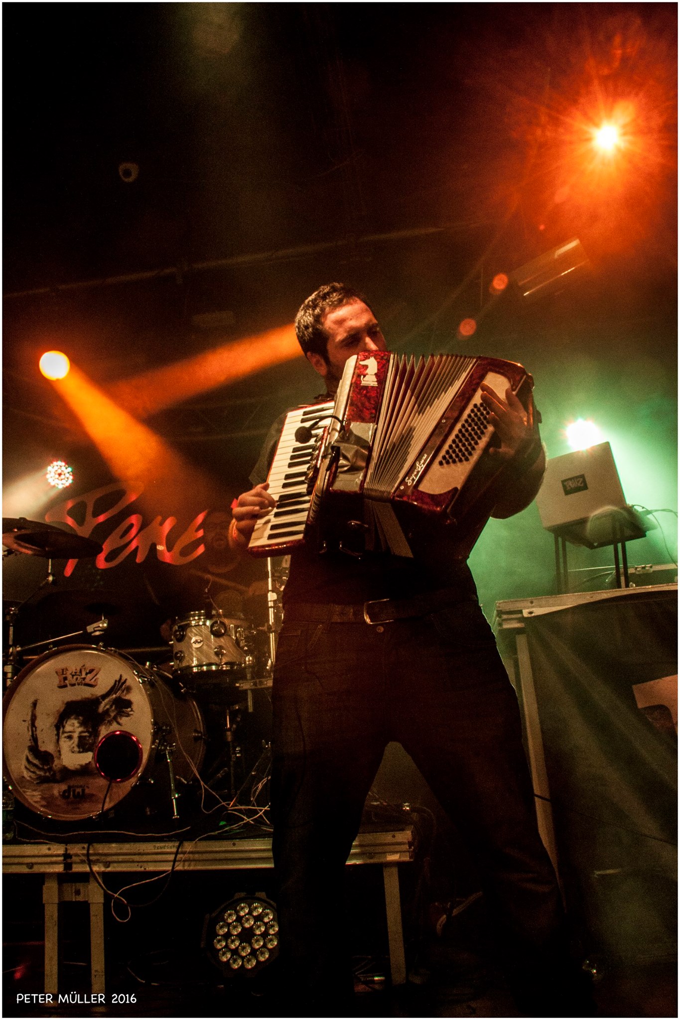 LA RAÍZ + AUXILI. SALA PENÉLOPE. MADRID