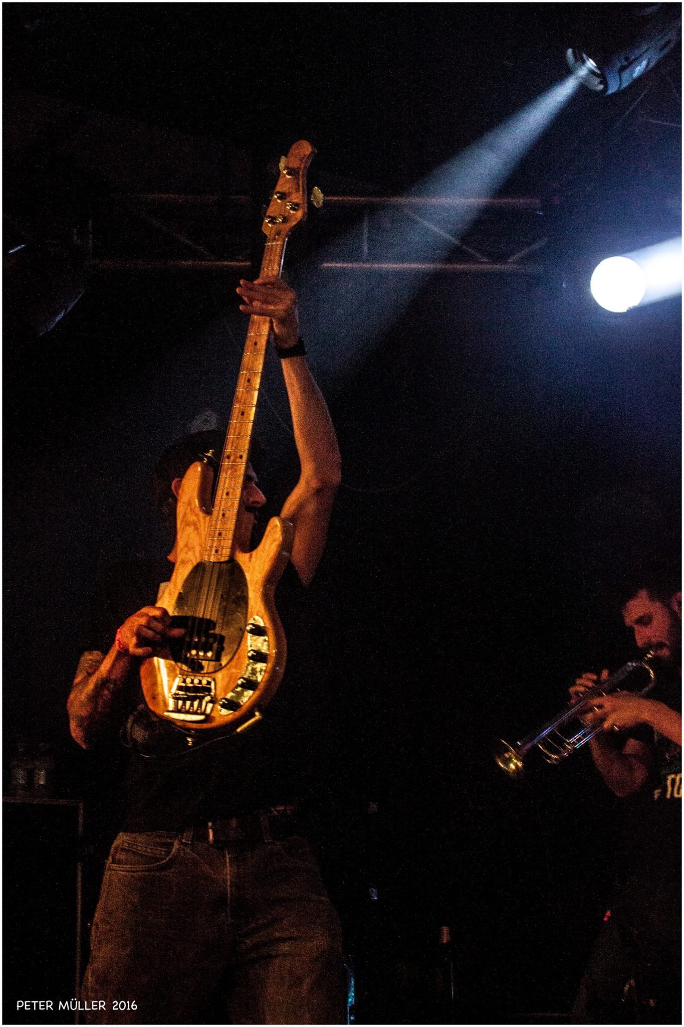 LA RAÍZ + AUXILI. SALA PENÉLOPE. MADRID