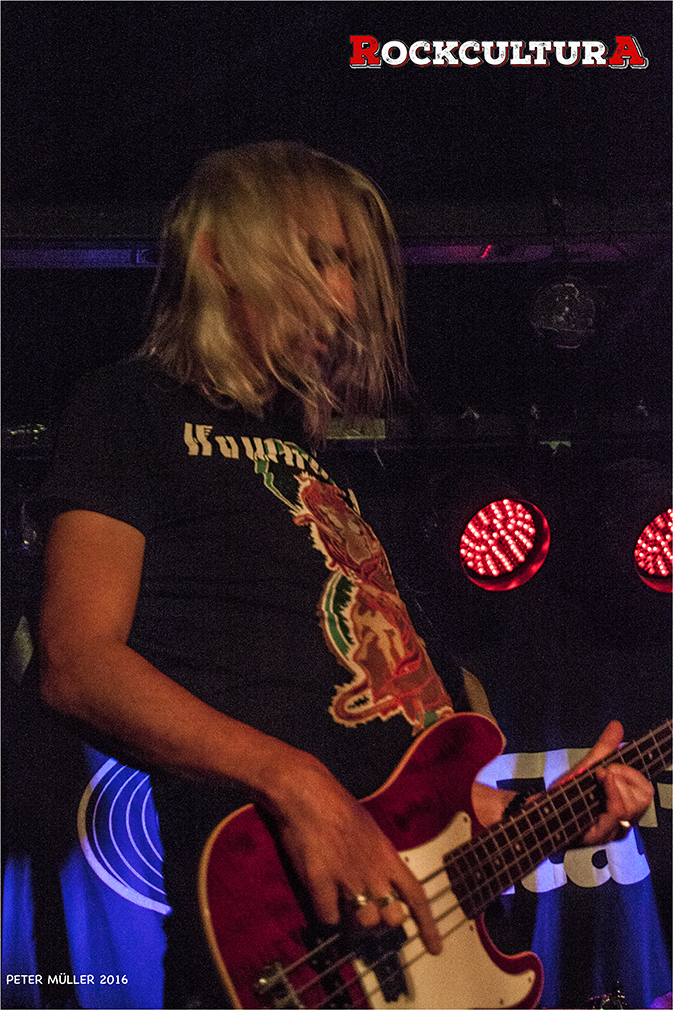 FIESTA 1er ANIVERSARIO DE ROCK Y PUNKTO ANGRY SAINTS+BANDA COJONES+ALUSTYZA+DEPRESTAO+KERMAN. SALA GRUTA 77. MADRID