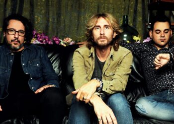 CORAZONES ELÉCTRICOS ESTRENAN NUEVO SINGLE «CANCIÓN URGENTE»