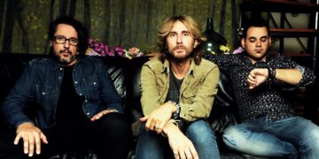 CORAZONES ELÉCTRICOS ESTRENAN NUEVO SINGLE «CANCIÓN URGENTE»