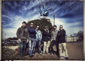 TRAVELLIN’ BROTHERS ESTRENA SU NUEVO SINGLE CON LA COLABORACIÓN DE FITO CABRALES Y QUIQUE GONZÁLEZ