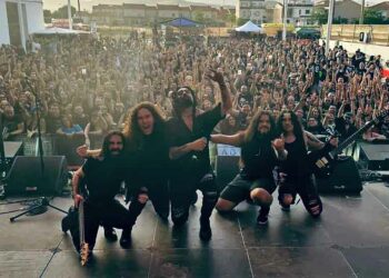 ADVENTUS ESTRENA EL SINGLE «MÁS FUERTE QUE EL DOLOR» EL TERCER ADELANTO DE SU DIRECTO «DIRECTO PIORNO ROCK»