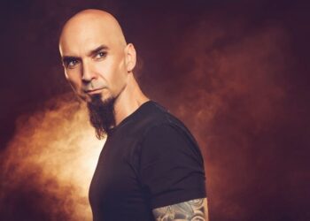 CARLOS ESCOBEDO LANZA SU NUEVO SINGLE «SOLITUD»