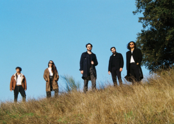 EXTRAÑOS PASAJEROS PRESENTA NUEVO SINGLE Y VIDEOCLIP