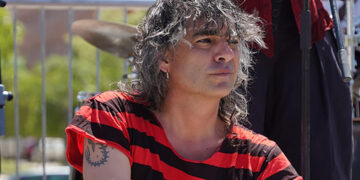 KIKE BABAS + 13 BATS ESTRENAN EL SINGLE «ÁMAME, SOY NEOLIBERAL»