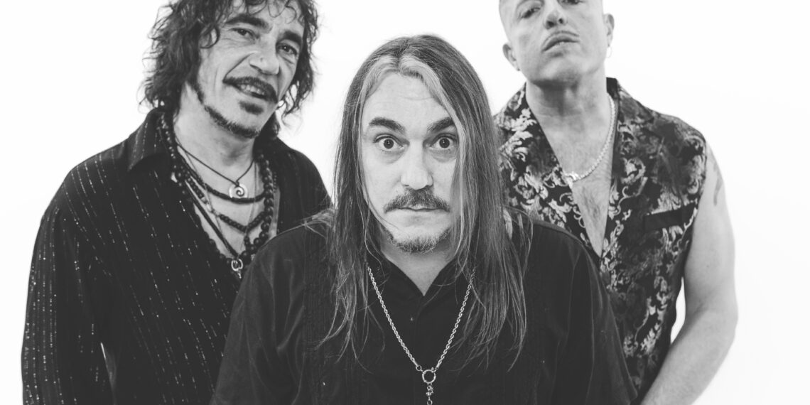 CICLONAUTAS ARRANCAN SU GIRA Y PRESENTAN NUEVO SINGLE «BANDERAS NEGRAS»