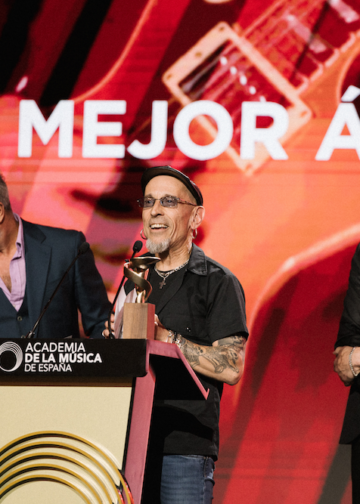 FITO & FITIPALDIS RECIBEN EL PREMIO AL MEJOR ALBÚM EN LOS PREMIOS DE LA ACADEMIA DE LA MÚSICA