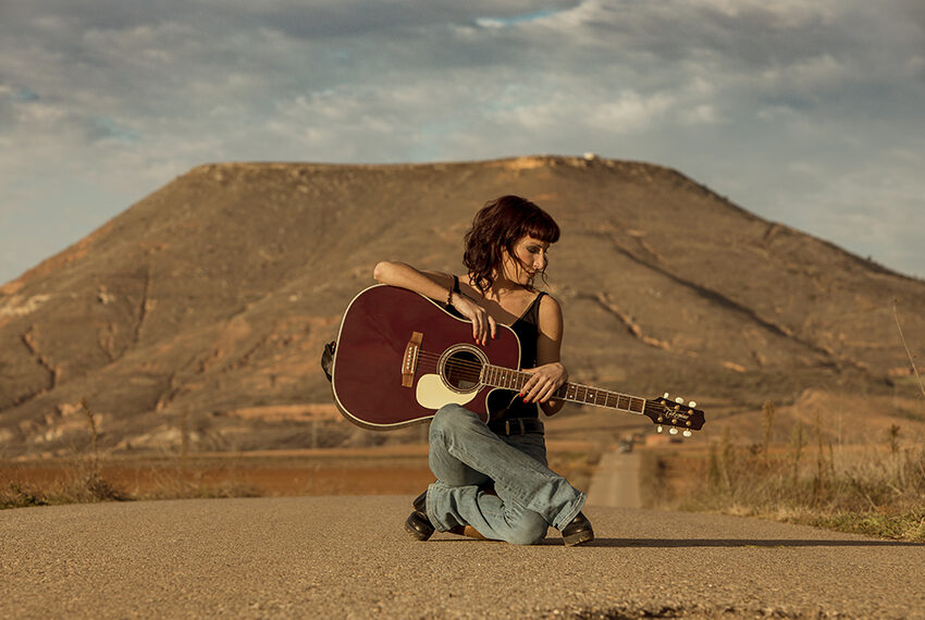 NEUS FERRI NOS PRESENTA SU NUEVO SINGLE «ALGO MÁS»