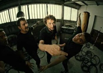 RODRIGO MERCADO Y CALLAHAN JUNTOS EN EL SINGLE «MÁS AMEBAS QUE POETAS»