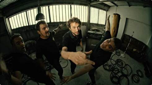 RODRIGO MERCADO Y CALLAHAN JUNTOS EN EL SINGLE «MÁS AMEBAS QUE POETAS»